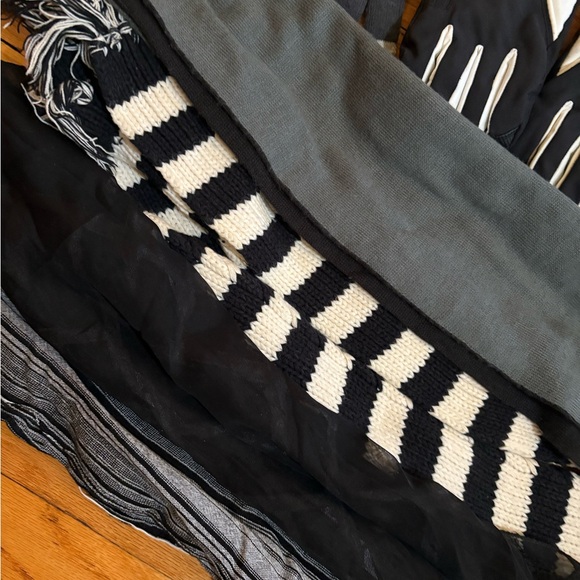 Winter Accessories Set with Hats and Gloves - Picture 2 of 7